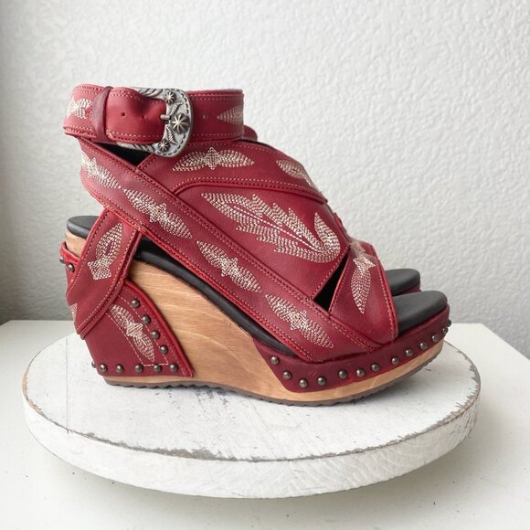 Lane Boots LEXINGTON Womens Red Wedges Western Sandals Wooden Heels Size 8 - Picture 3 of 11